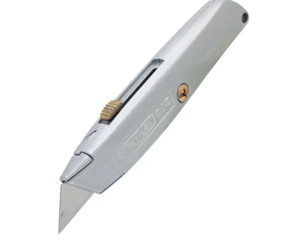 STANLEY RETRACTABLE KNIFE WITH 3 BLADES 99E SILVER UK 2-10-099